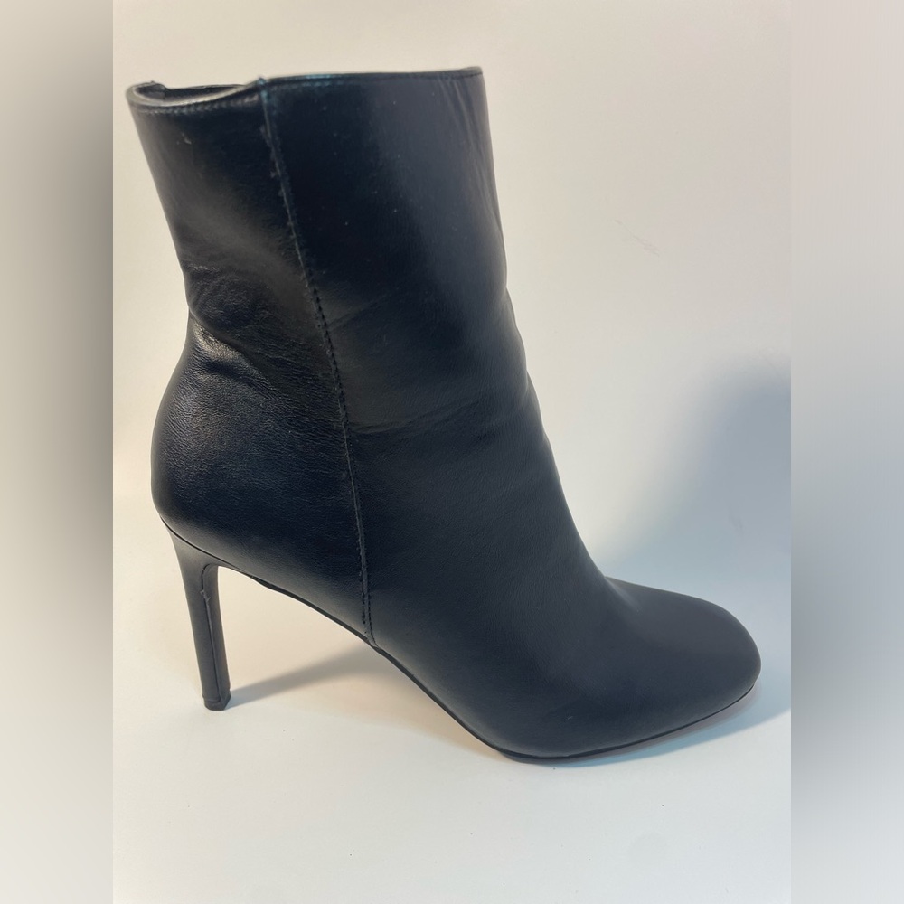 Anne Michelle - OBTAIN Black Dressy Ankle Boots! In fantastic shape and Size 10